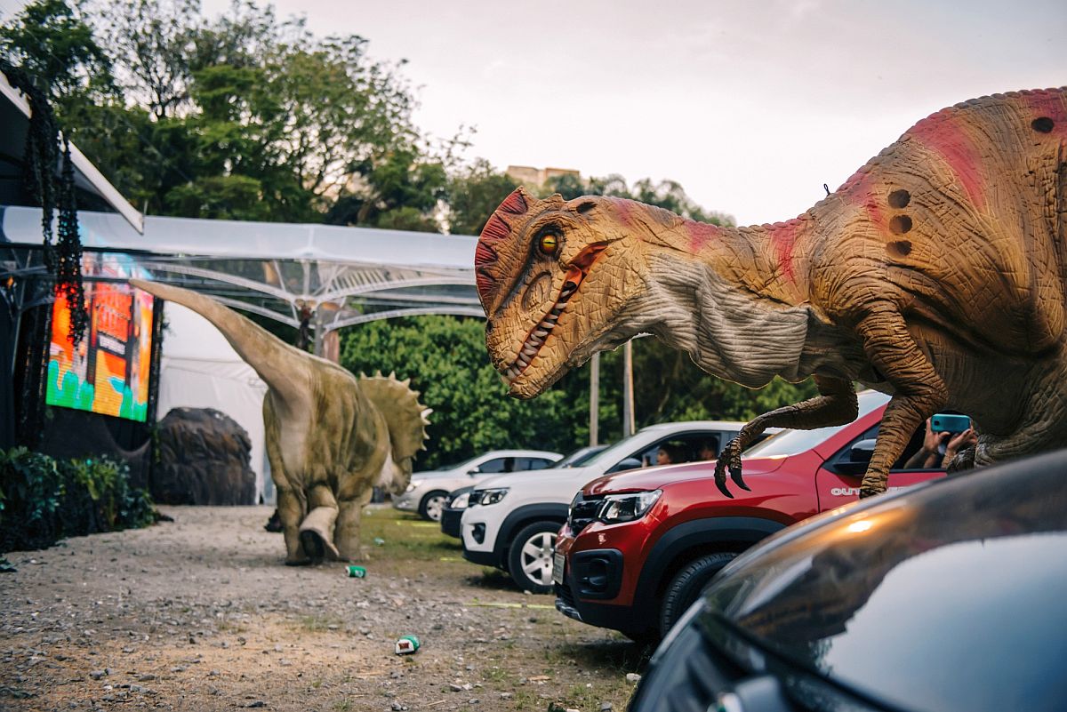 Atração interativa reúne dinossauros em tamanho real