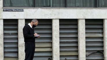 Curitiba decreta lockdown e bandeira vermelha