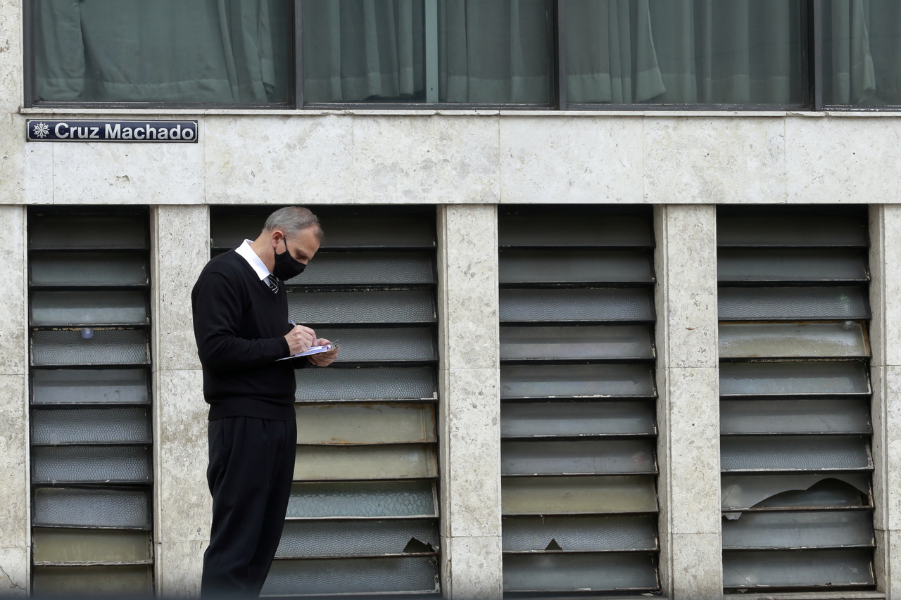 Curitiba decreta lockdown e bandeira vermelha