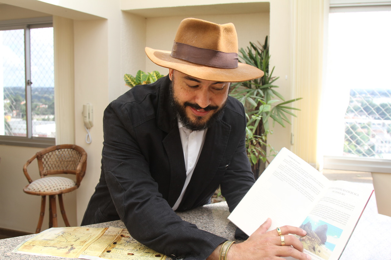 Pesquisador Marcos Juliano Ofenbock , que descobriu o pirata Zulmiro, comemora descoberta histórica