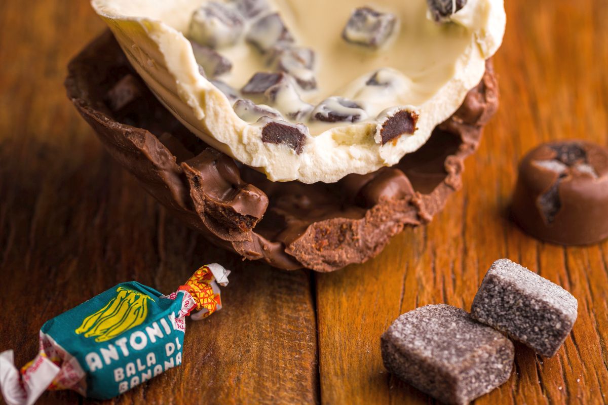 Ovo de Páscoa com bala de banana de Antonina