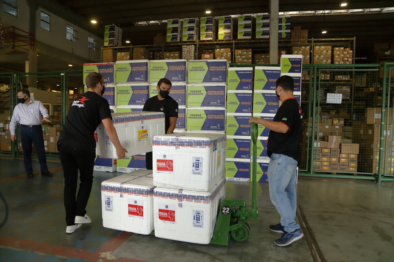 Paraná recebe novo lote de vacinas para combate à covid-19