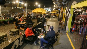 Vereadores querem que restaurantes funcionem até mais tarde em Curitiba