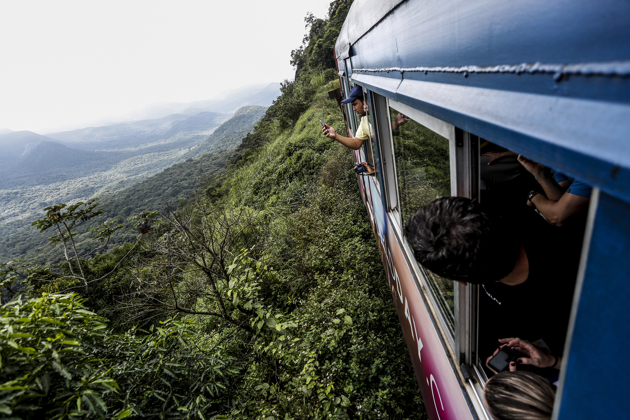 Passeio de trem entre Curitiba e o litoral liberado após suspensão pela covid-19