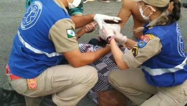 idosa ferida na marcha da família