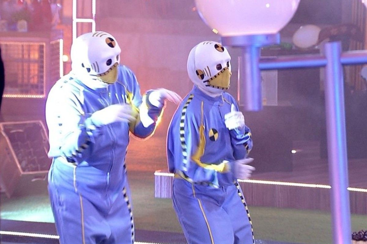 Boninho de dummy na festa do BBB 21