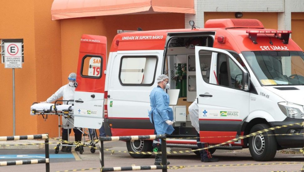 Ambulância no Hospital do Trabalhador em Curitiba