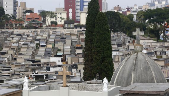 Cemitérios de Curitiba estarão prontos para receber visitantes no domingo das mães