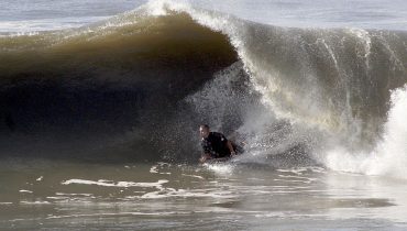 Obras devem alterar a forma com que as ondas se formam em Matinhos