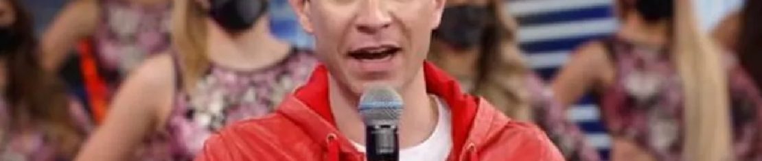 Tiago Leiferto apresentando o domingão dos faustão