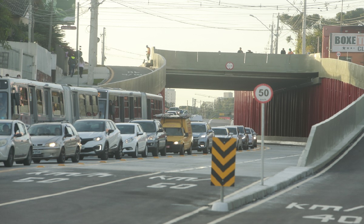 Trincheira da Mário Tourinho é liberada em Curitiba após três anos