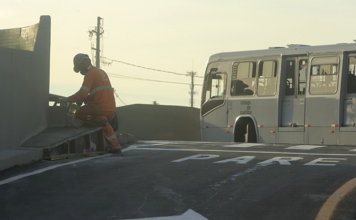 Trincheira da Mário Tourinho é liberada em Curitiba após três anos