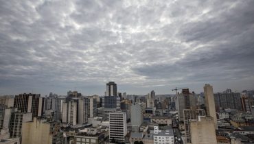 Nuvens no céu de Curitiba