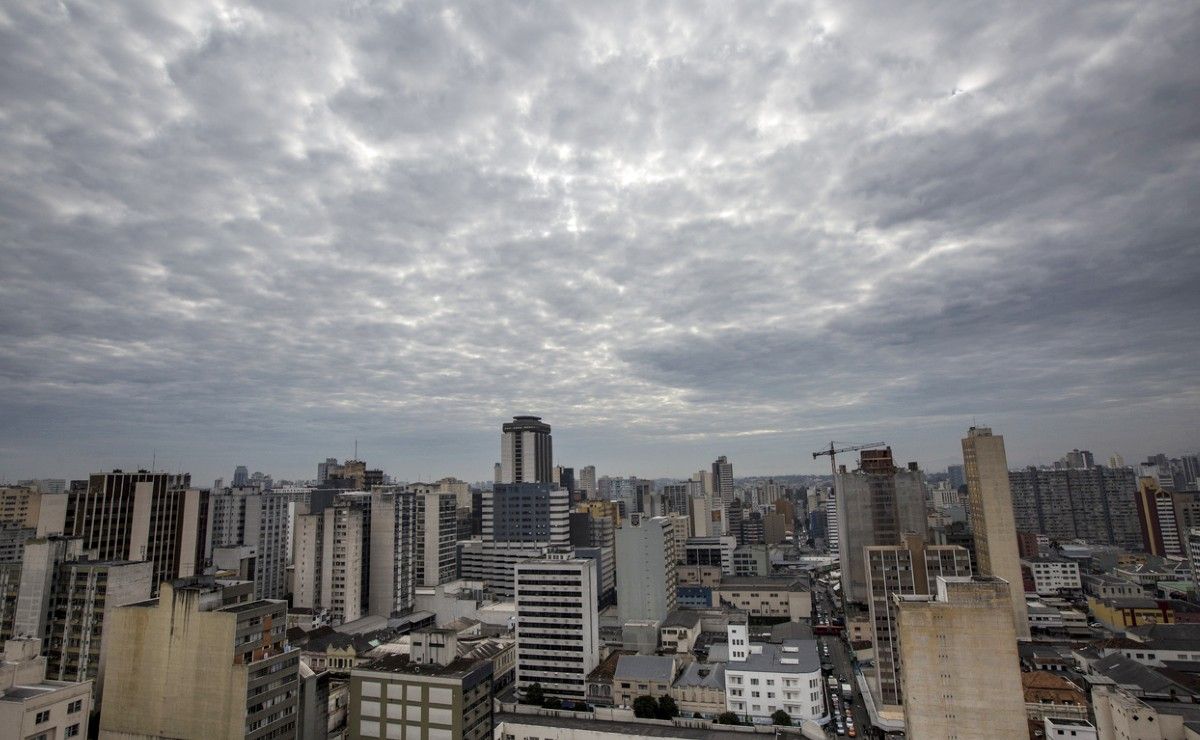 Nuvens no céu de Curitiba