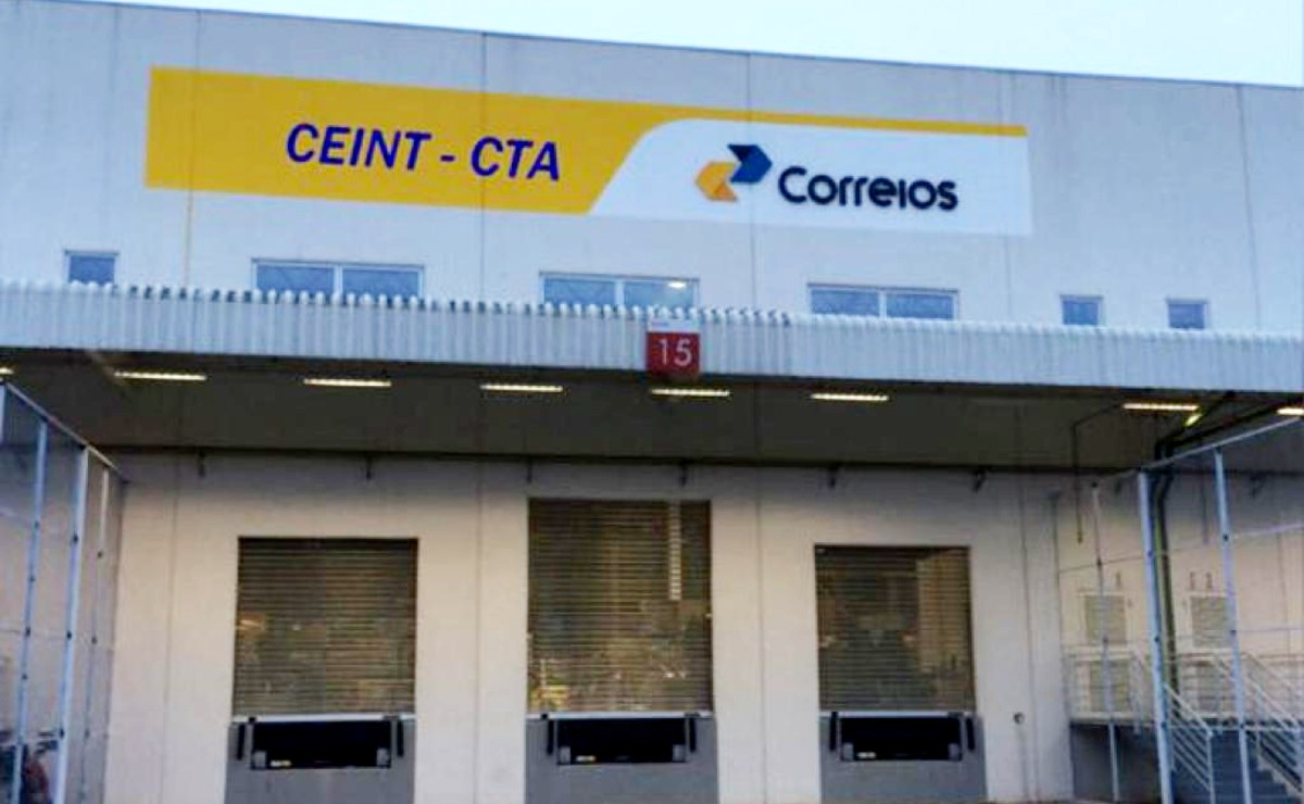 surto de covid nos correios em pinhais