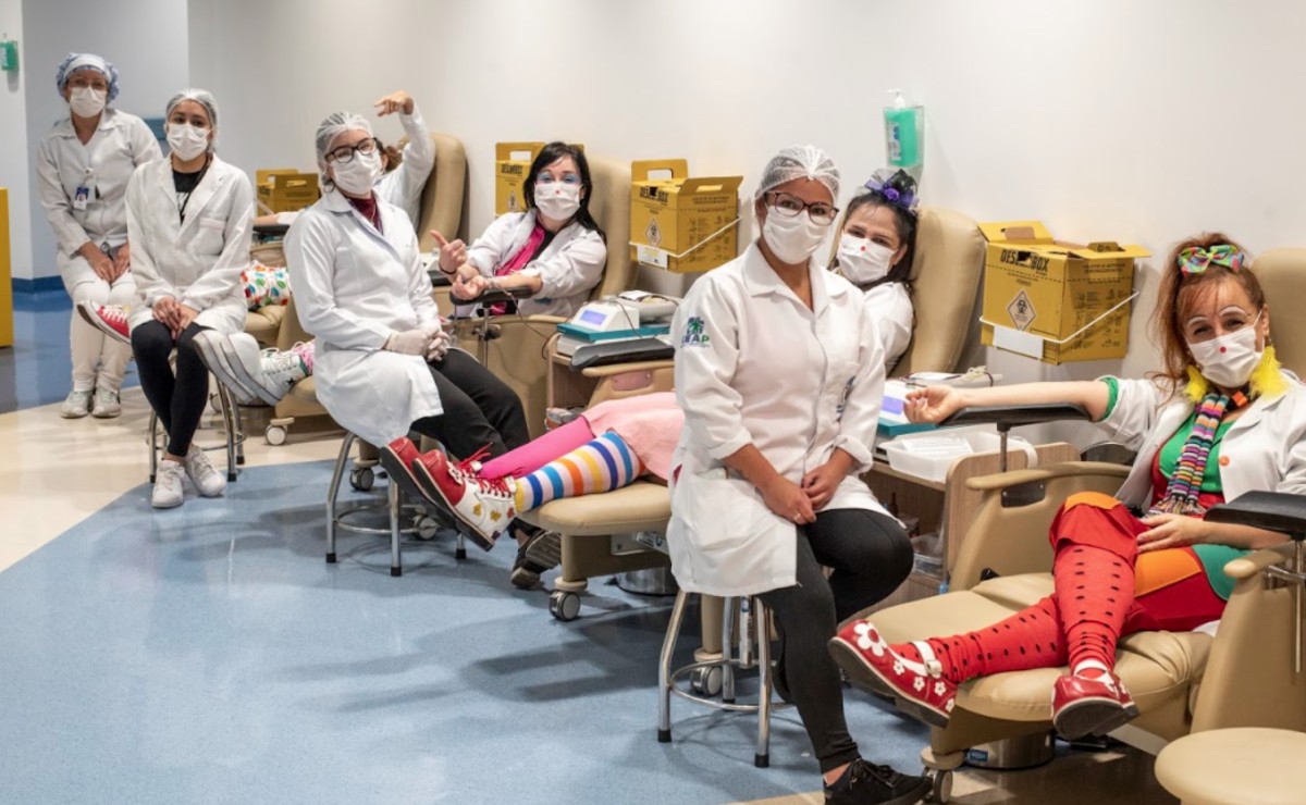palhaços doam sangue em hospital de Curitiba