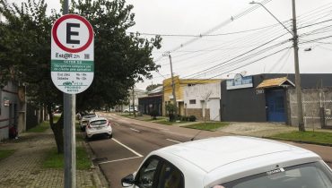 Novas vagas com cobrança de estacionamento no Rebouças, em Curitiba