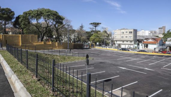 Estacionamento municipal tem preços competitivos em Curitiba