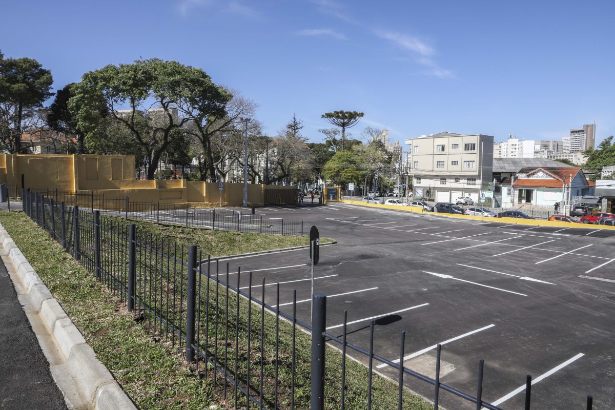 Estacionamento municipal tem preços competitivos em Curitiba