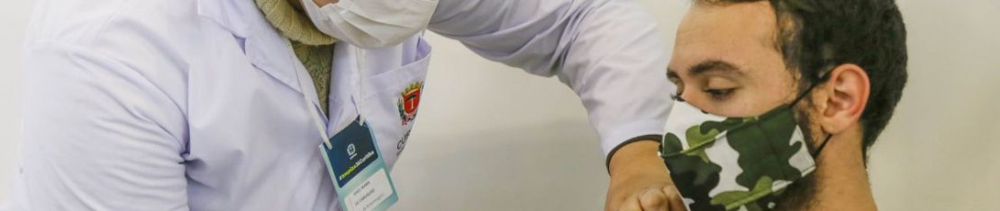 Curitiba começa a vacinar pessoas com 41 e 42 anos