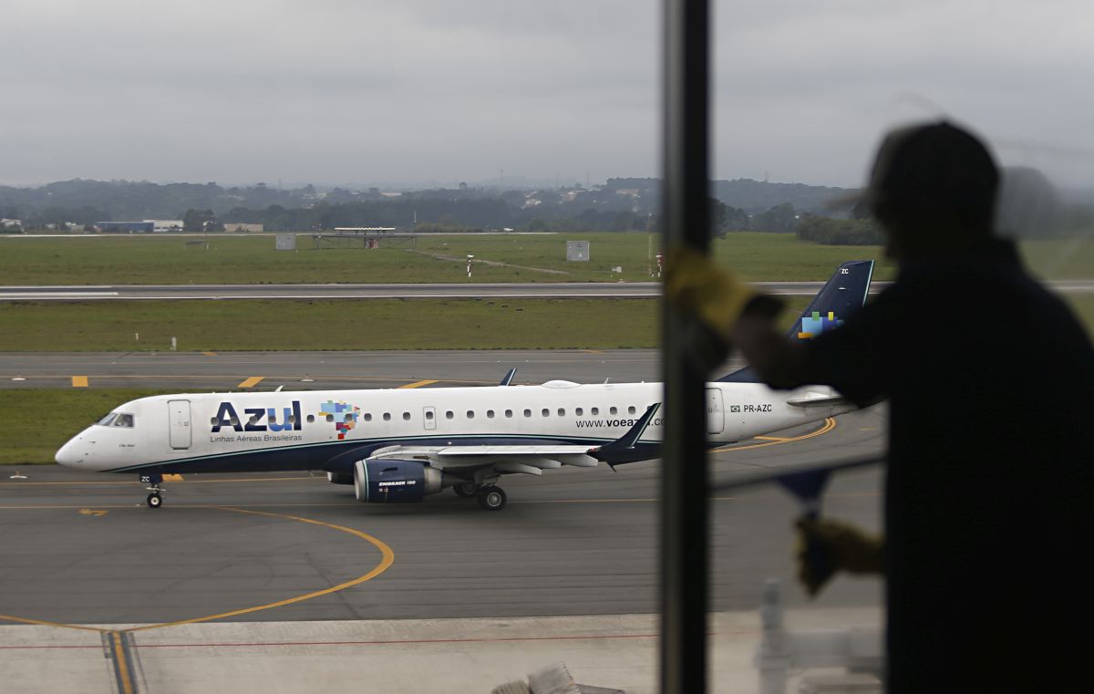 Asa de aviaão da Azul congelou e impediu voo