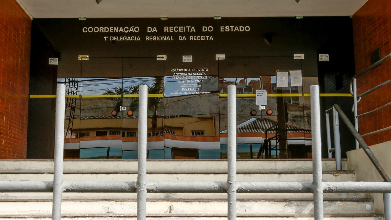 fachada delegacia receita