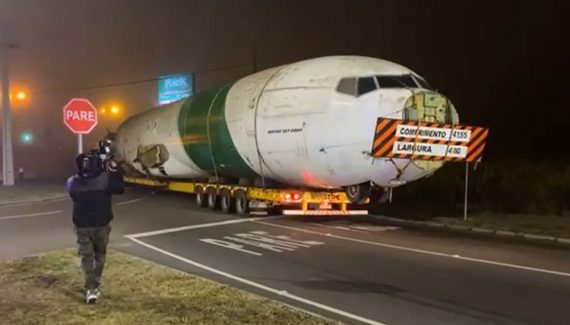 Carcaça de avião foi retirada do Aeroporto Afonso Pena