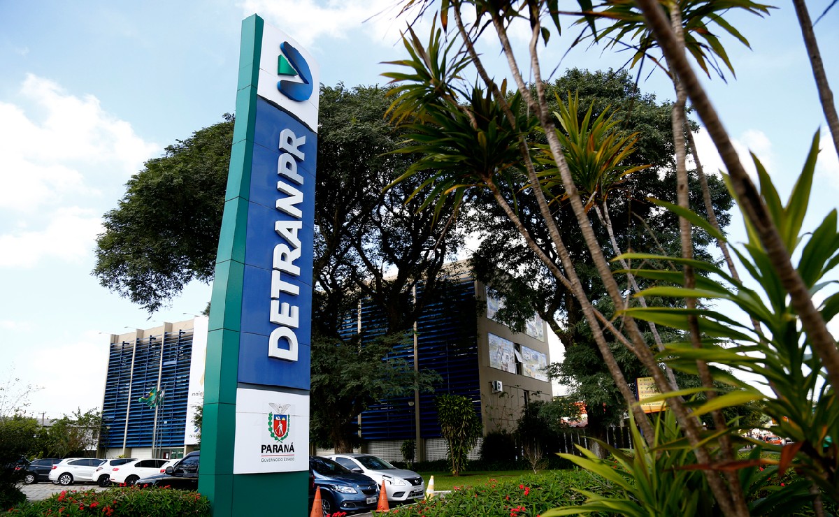 Detran do Paraná alerta população para golpes frequentes em que os marginais usam o nome da autarquia. Fique atento.