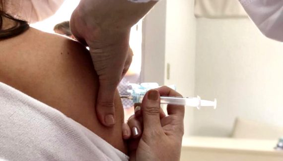 Vacinação em Curitiba atinge novos grupos com mutirão para aplicação de doses neste sábado