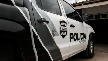 Polícia Civil prendeu os quatro envolvidos no roubo de correntes de ouro no Centro de Curitiba.