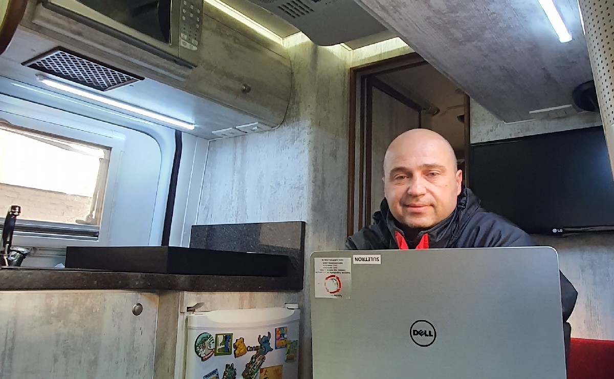 Fabrício precisa estar em várias partes do Brasil para acompanhar o andamento de obras e optou pelo motorhome pra trabalhar na estrada.