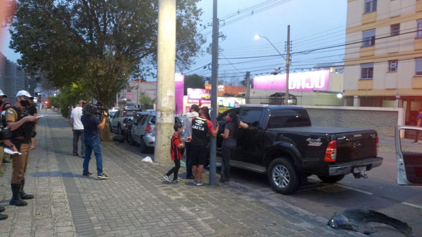 Acidente na frente da Arena da Baixada