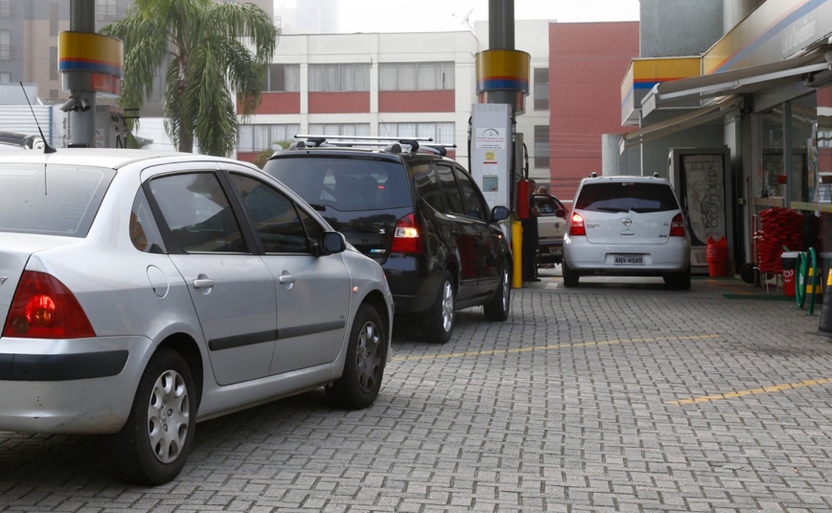 Em Curitiba, em agosto de 2021, o litro da gasolina está sendo comercializado a R$ 5,69, em média.
