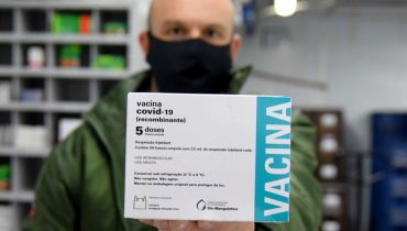 Paraná receberá mais 182,1 mil vacinas contra a Covid-19 nesta segunda-feira .