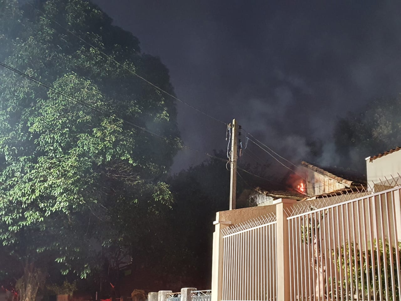 incendio em casa no cajuru