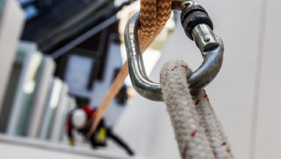 Quadrilha teria realizado furtos a empresas localizadas em Curitiba, em Londrina e em Florianópolis (SC).