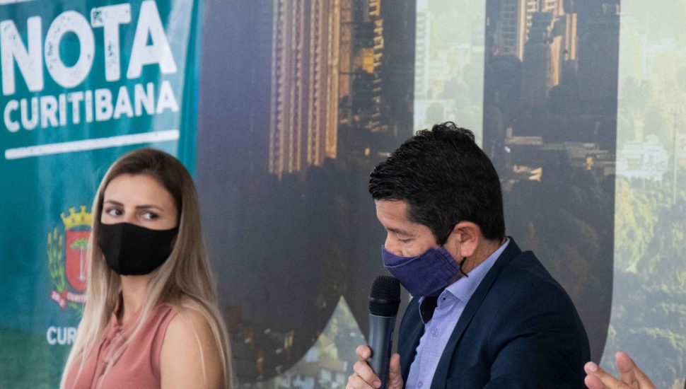 Programa Nota Curitibana sorteia prêmios em reais para quem coloca o CPF na nota em serviços.