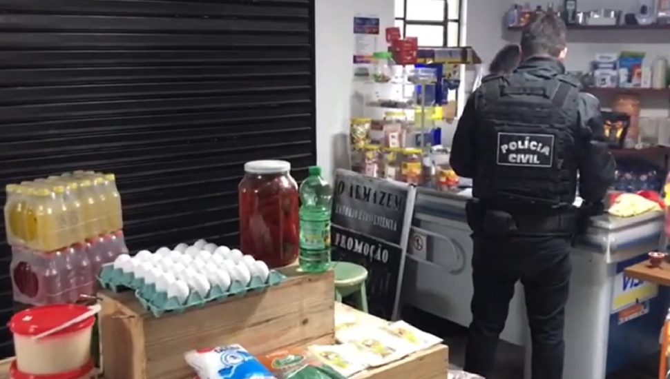 Mais de 20 pessoas são vítimas da associação criminosa, entre fornecedores, funcionários e donos dos espaços lotados.