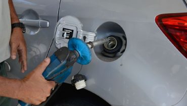 Preço da gasolina em Curitiba na véspera do feriado de Nossa Senhora Aparecida preocupa motoristas.