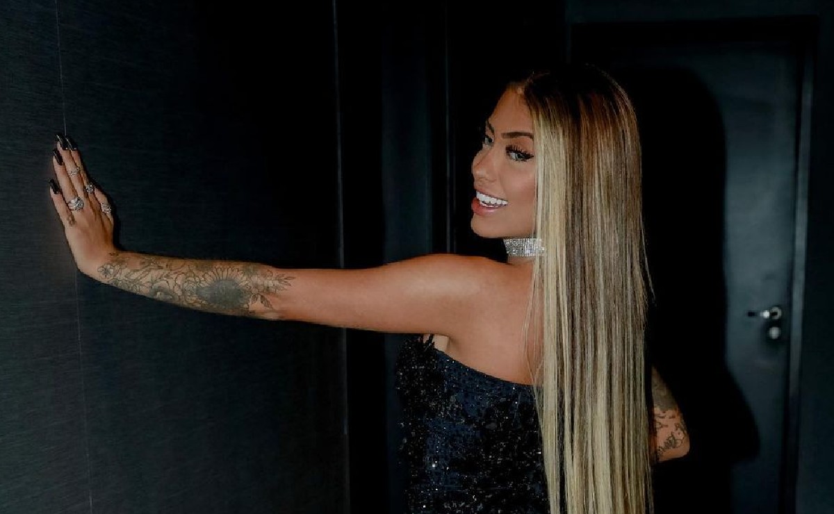 MC Mirella postou nas redes e xingou muito o que aconteceu.