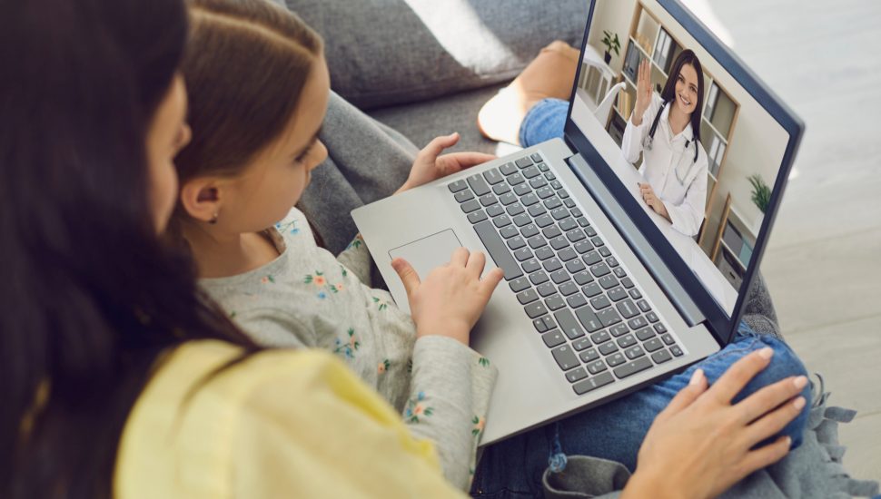 De onde estiver, o paciente consegue ter acesso a atendimento, quebrando qualquer fronteira geográfica.| Foto: Shutterstock
