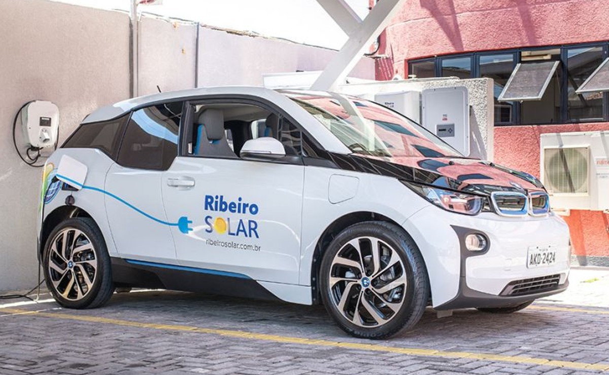 Novidade da Ribeiro Solar promete um carregamento 2,5 vezes mais rápido para carros elétricos a partir da energia solar.