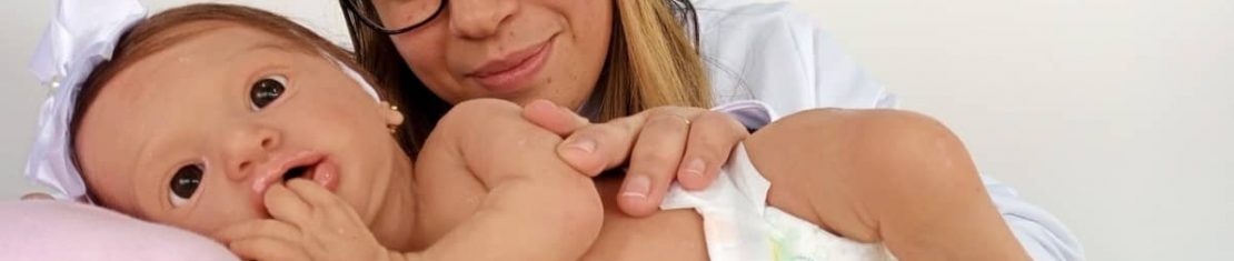 Bebê Reborn em Curitiba - Artesã Aline Lima, de 32 anos, é quem trouxe a novidade pra capital