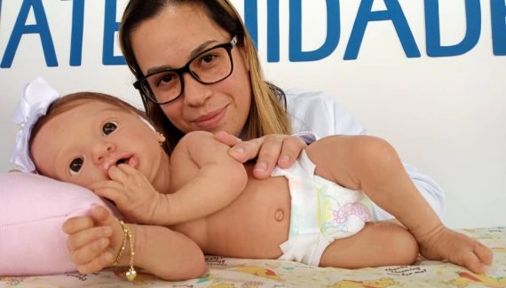 Bebê Reborn em Curitiba - Artesã Aline Lima, de 32 anos, é quem trouxe a novidade pra capital