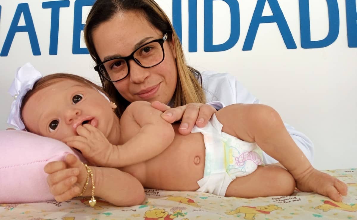 Encontre o Bebê Reborn Perfeito na maior maternidade reborn do Brasil :  Artesanato Impecável e Realismo Incomparável.