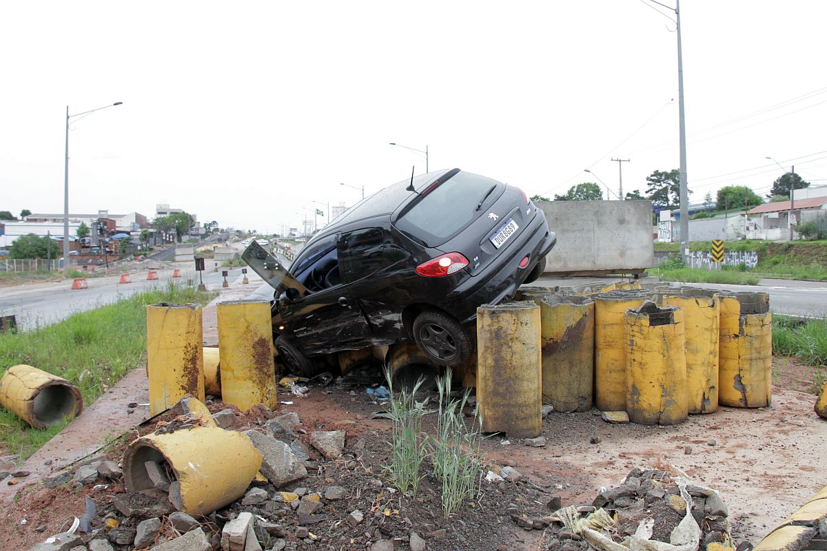 Grave acidente na Linha Verde, em Curitiba