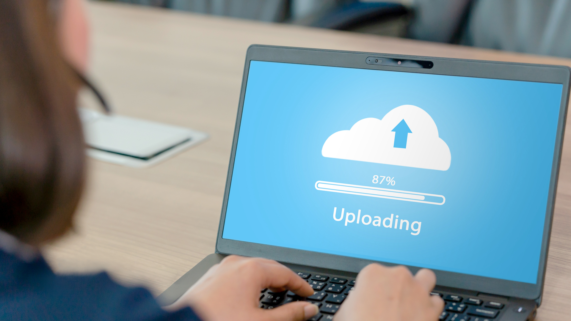 Diversas atividades do dia a dia pedem uma boa conexão com a internet. A fibra ótica garante mais qualidade e velocidade. | Foto: Shutterstock