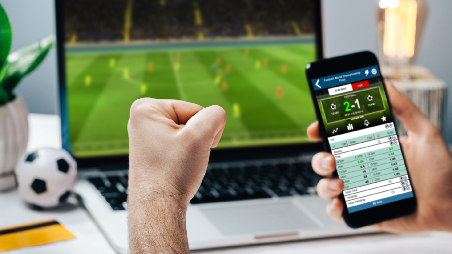 As transmissões de futebol estão cada vez mais acessíveis em diversos canais e dispositivos, mas é importante ter uma boa conexão com a internet | Foto: Shutterstock