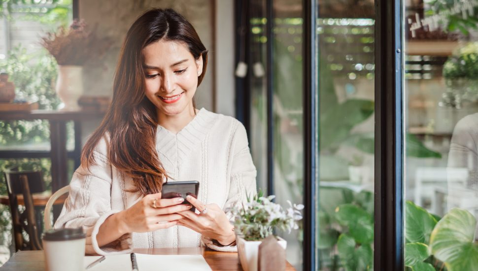 Uma boa conexão com a internet é essencial para que você faça o melhor uso possível do seu smartphone. | Foto: Shutterstock