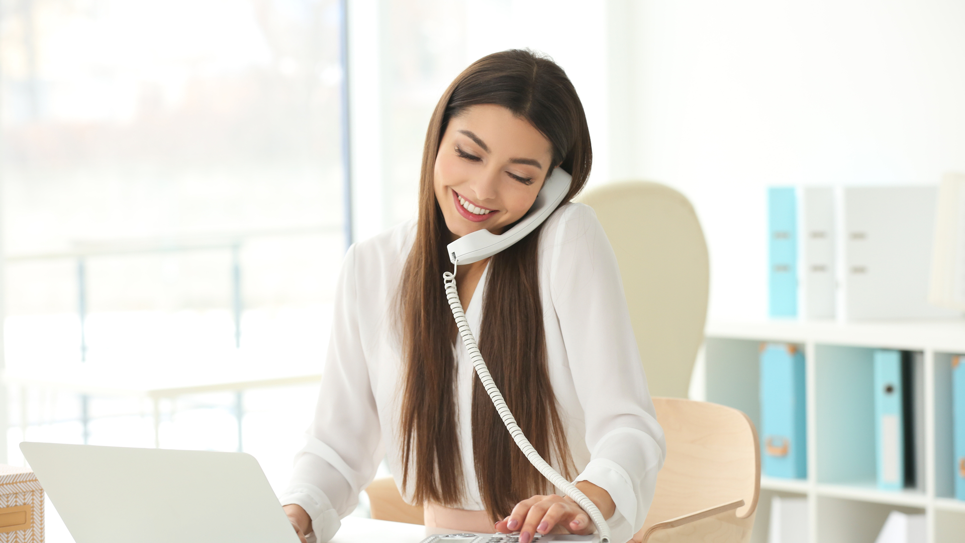 O telefone fixo oferece economia, estabilidade na chamada e segurança em casos de emergência. | Foto: Shutterstock